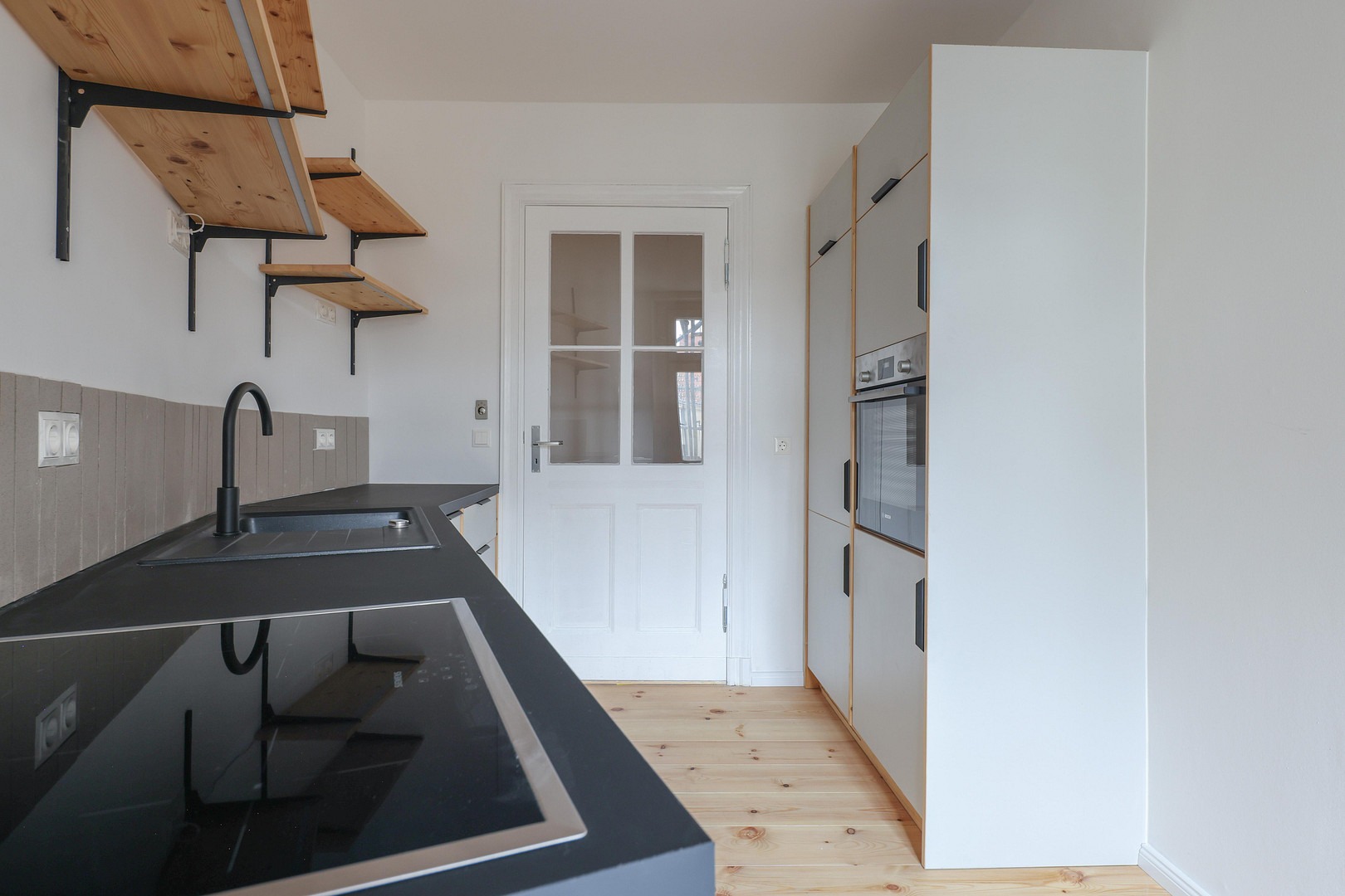 Completely renovated old building apartment with balcony near Schäfersee – photo 2