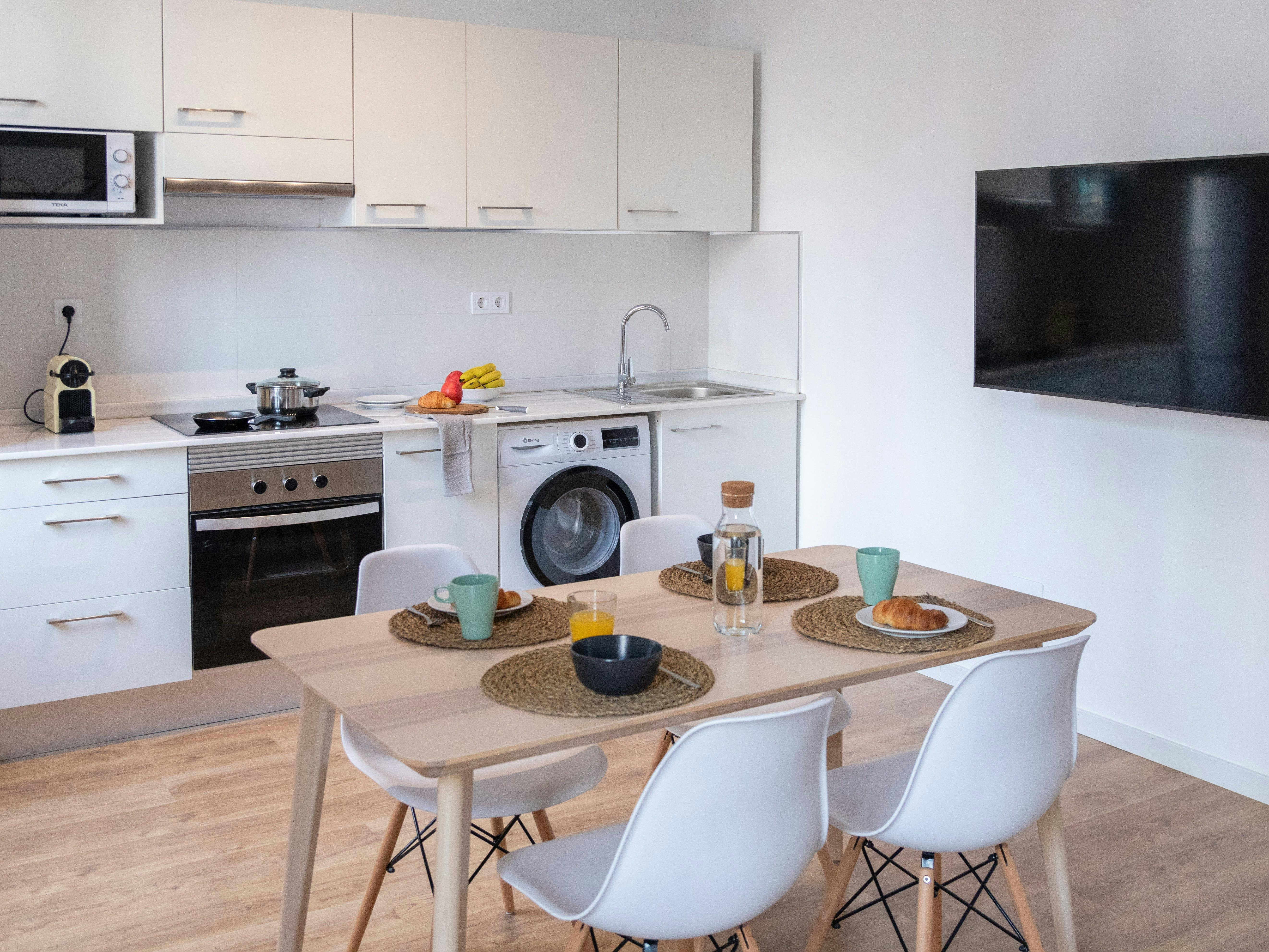 Comfortable 3‑Bedroom Flat — Two Bathrooms, Steps from Local Amenities – photo 3